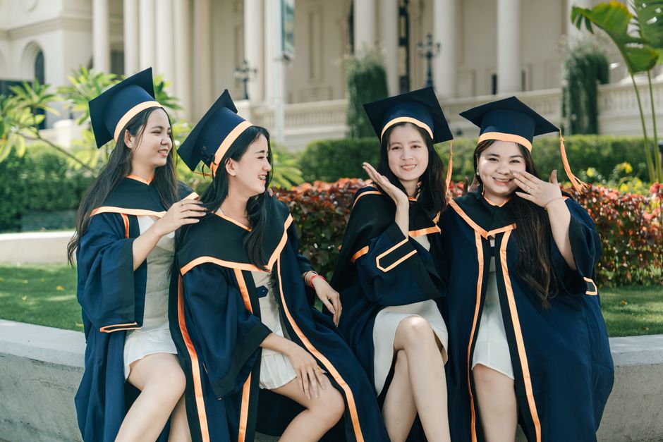 6 Graduation Outfit Ideas That Survive Ceremony to Party
