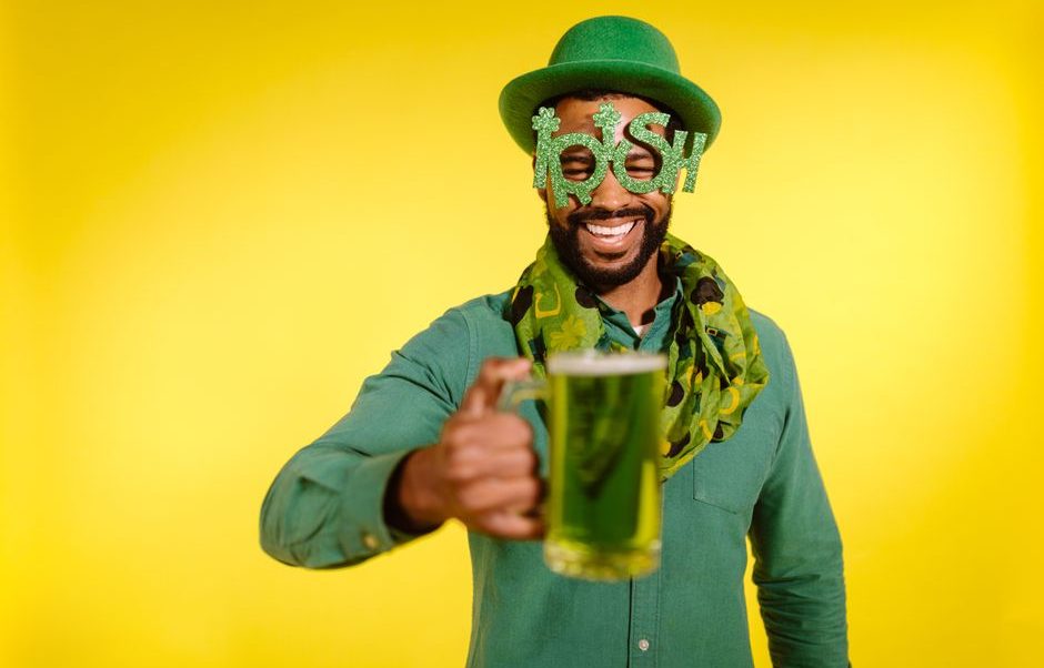 7 St. Patrick’s Day Outfits That Make Green Look Stylish 7 St. Patrick’s Day Outfits That Make Green Look Stylish
