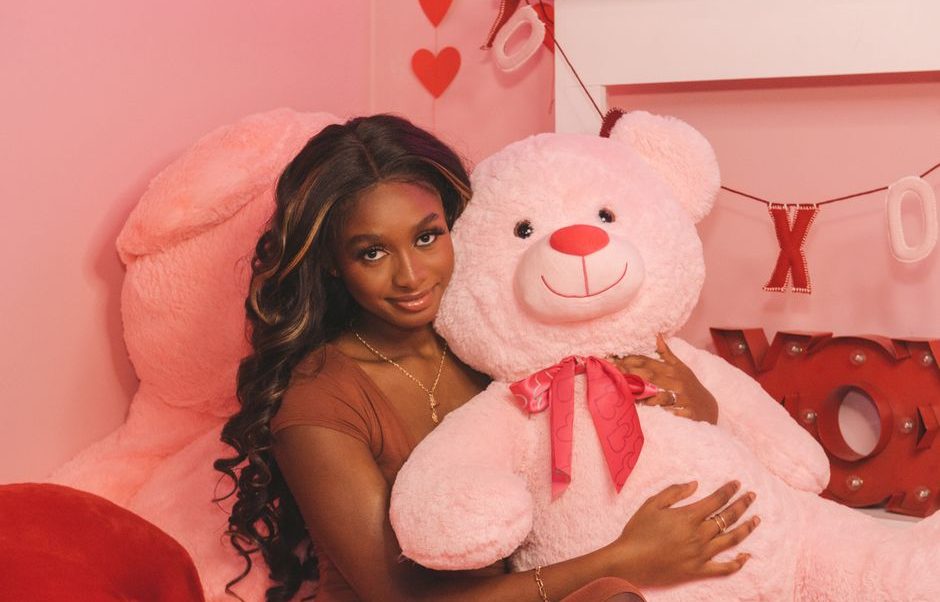 Valentine’s Day Makeup Look: Rosy Soft Glam Valentine’s Day Makeup Look: Rosy Soft Glam