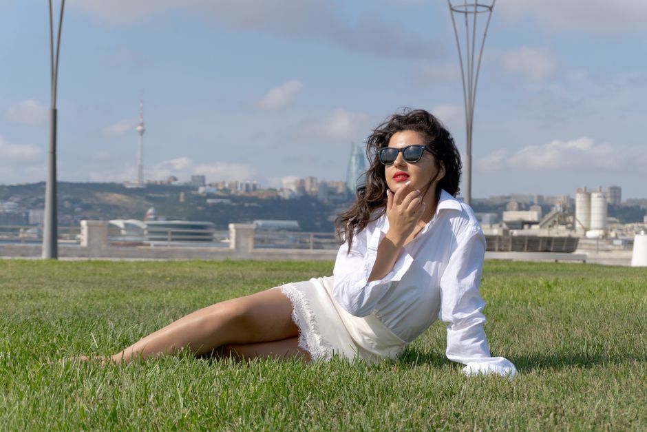 White Jeans in July: Five Outfits for Hot Days